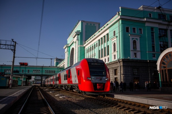 Сейчас в инвестиционной программе РЖД на 2021 год уже заложены средства на «Ласточку» в размере <nobr class="_">3 триллионов</nobr> рублей Сейчас в инвестиционной программе РЖД на 2021 год уже заложены средства на «Ласточку» в размере <nobr class="_">3 триллионов</nobr> рублей