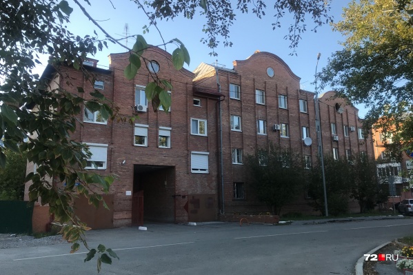 Квартира находится в самом центре и в нескольких минутах ходьбы от набережной Квартира находится в самом центре и в нескольких минутах ходьбы от набережной