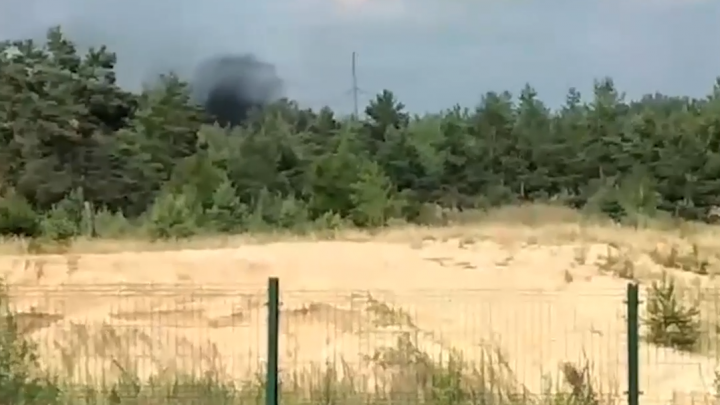 Видео дня: очевидцы засняли последствия предполагаемого падения самолёта в Дзержинске