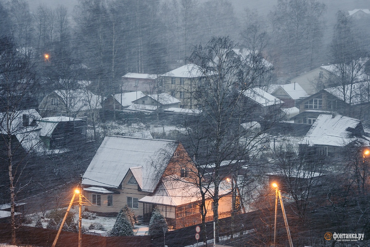 Пока в Петербурге больше проблем со снегом, чем с ветром. Улицы чистят сотни машин