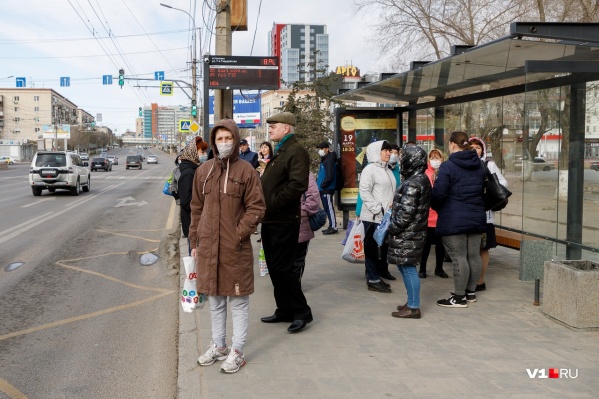 Закрытие городских маршрутов коснулось и тех, кому на самоизоляцию уходить нельзя Закрытие городских маршрутов коснулось и тех, кому на самоизоляцию уходить нельзя