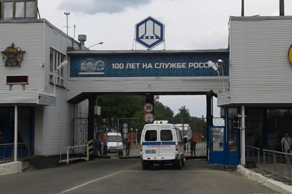 Каким-то образом мужчина незаметно пронес с территории завода полкило гексогена Каким-то образом мужчина незаметно пронес с территории завода полкило гексогена