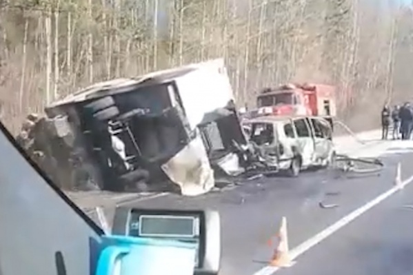 Грузовик двигался в сторону Кирова, а внедорожник — в сторону Нижнего Новгорода Грузовик двигался в сторону Кирова, а внедорожник — в сторону Нижнего Новгорода