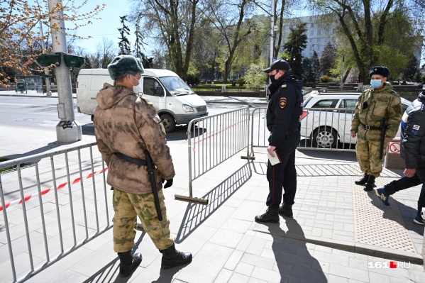 По городу уже несколько дней работают патрули По городу уже несколько дней работают патрули