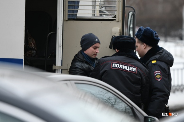 Подсудимый лейтенант до сих пор не озвучил свою позицию относительно предъявленного ему обвинения в убийстве Подсудимый лейтенант до сих пор не озвучил свою позицию относительно предъявленного ему обвинения в убийстве