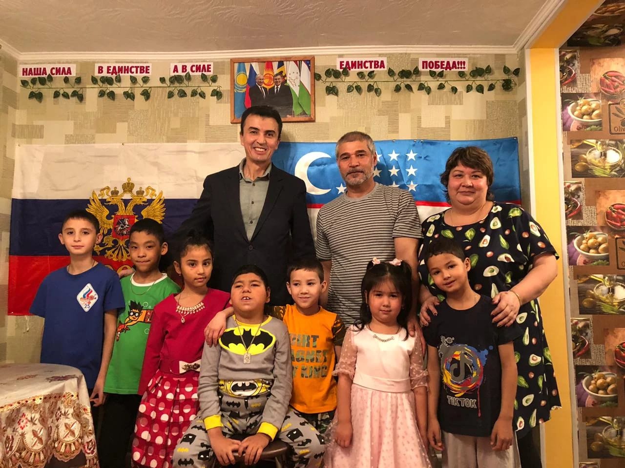 Семь национальностей, восемь приемных детей: семья погорельцев с Урала получит квартиру к Новому году