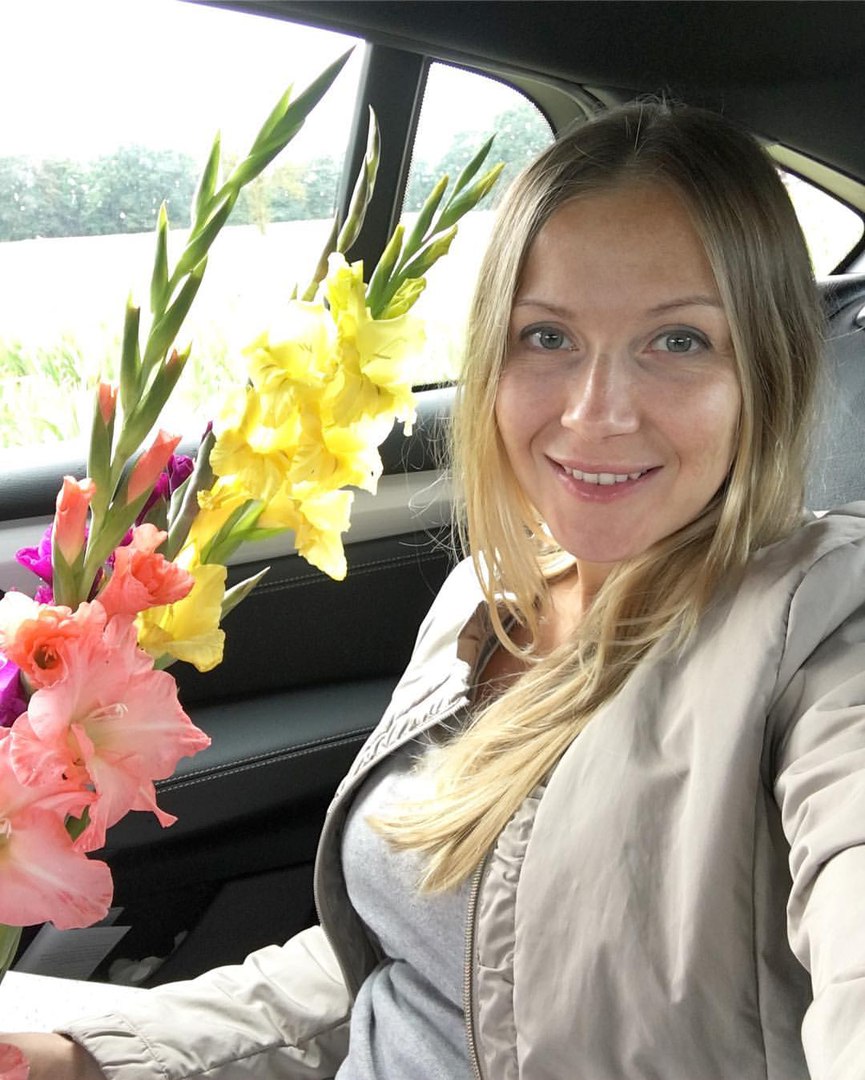 Елена была финансово независимой и хорошо зарабатывала Елена была финансово независимой и хорошо зарабатывала
