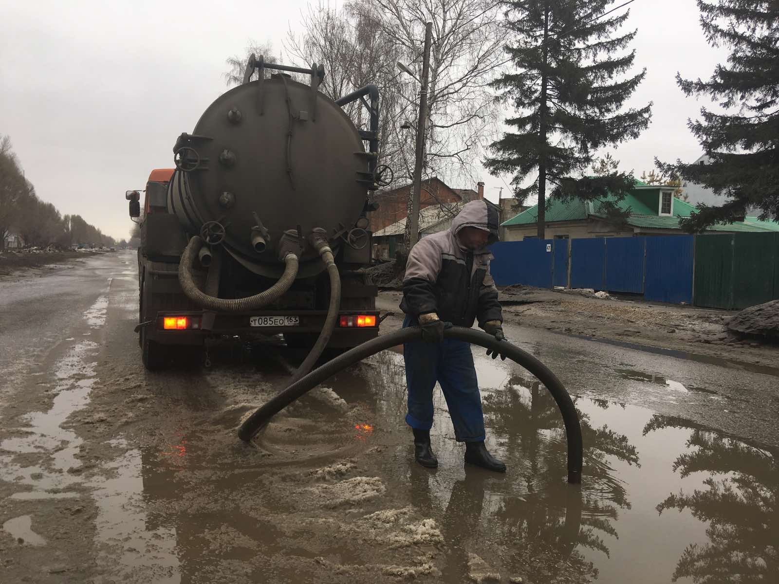 Откачка песка и ила. Откачка ила.