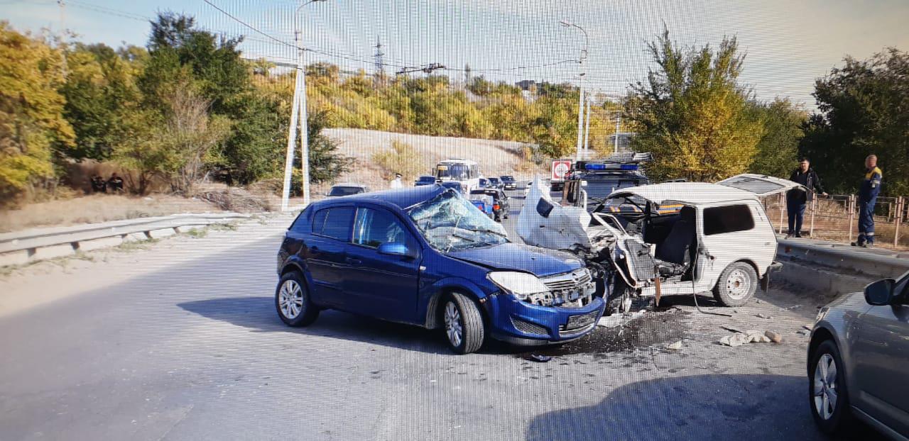 Машины превратились в груду металла: опубликовано видео смертельной аварии под Волгоградом
