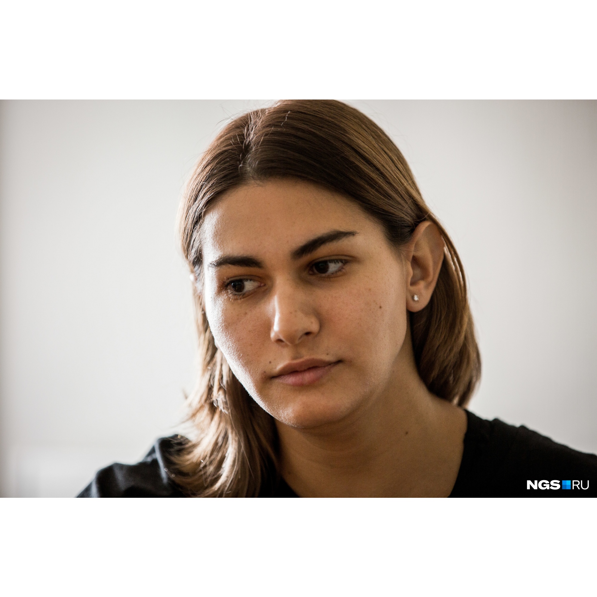 Девушка отмечает, что семья принимает и поддерживает её Девушка отмечает, что семья принимает и поддерживает её