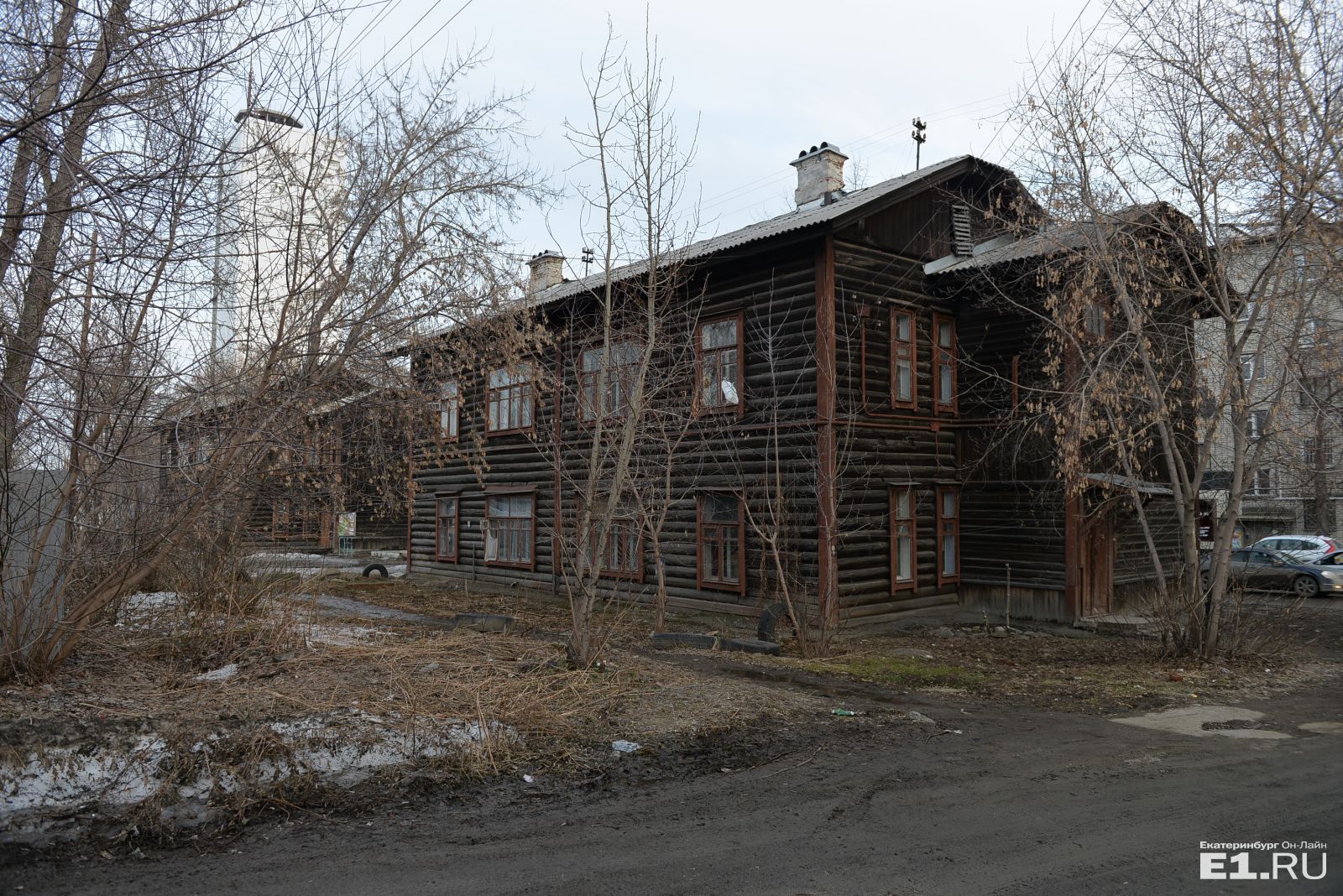 Старые бараки. Деревянные бараки ул.Кузнецова Екатеринбург. Уралмаш Екатеринбург Барак. Екатеринбург бараки жилые. Стрелочников 13 Екатеринбург бараки.