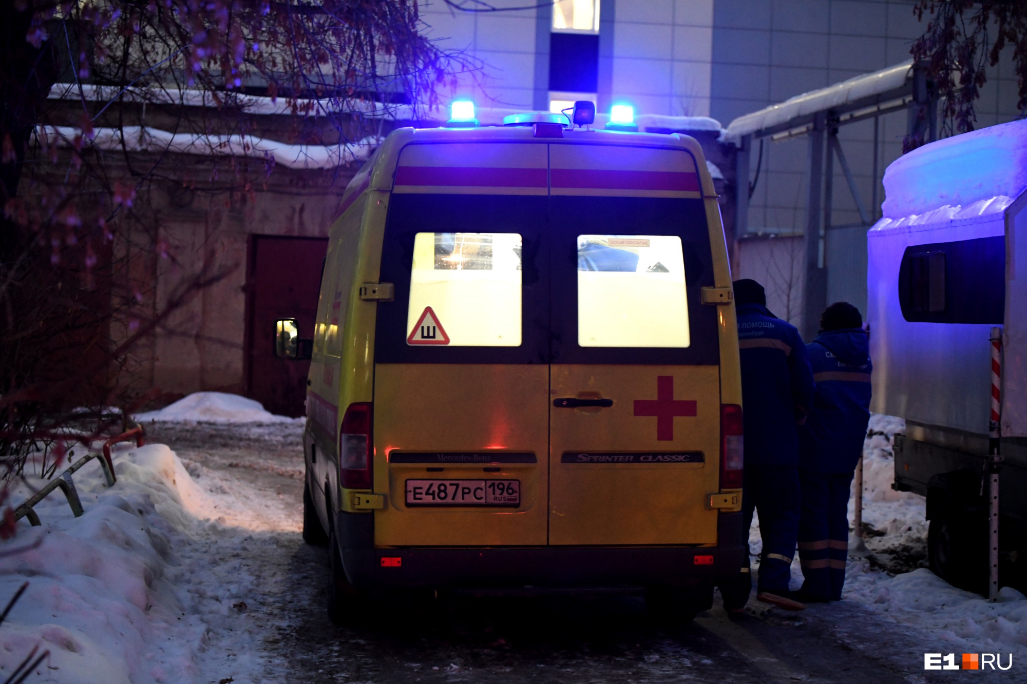 Из больницы в центре Екатеринбурга увезли 4 пациентов с подозрением на коронавирус