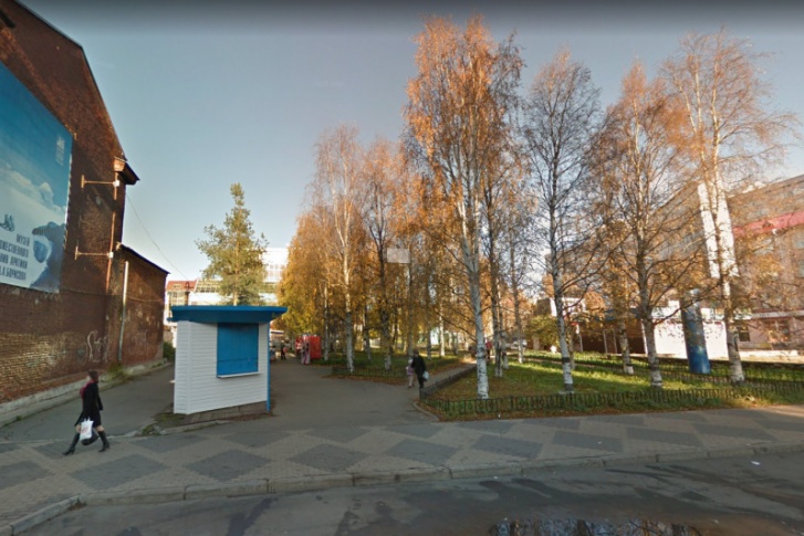 Здесь будет трехэтажное здание Здесь будет трехэтажное здание