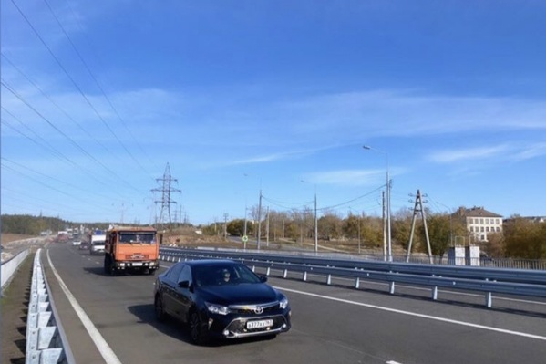 Транспорт пустили и по левой стороне дороги Транспорт пустили и по левой стороне дороги