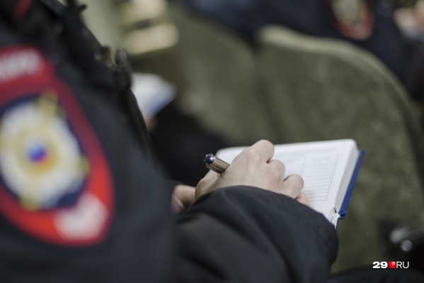 После того как у него списали со счета 100 тысяч рублей, архангелогородец обратился в полицию После того как у него списали со счета 100 тысяч рублей, архангелогородец обратился в полицию