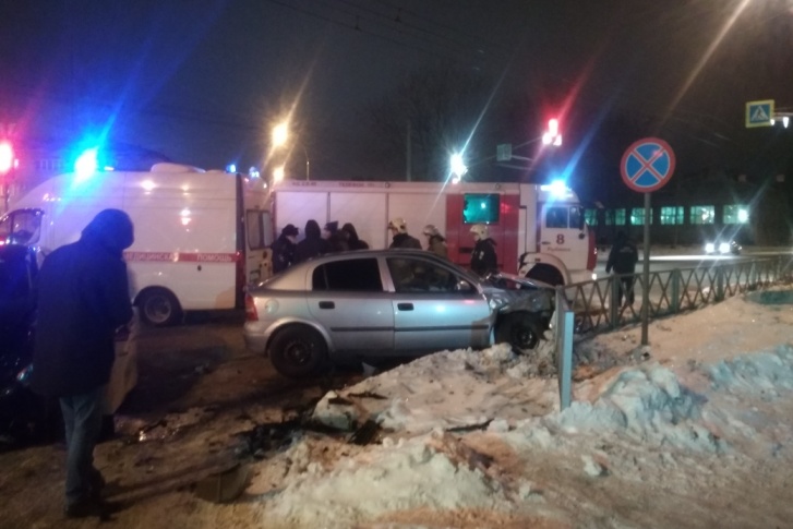 ДТП случилось в районе восьми вечера ДТП случилось в районе восьми вечера