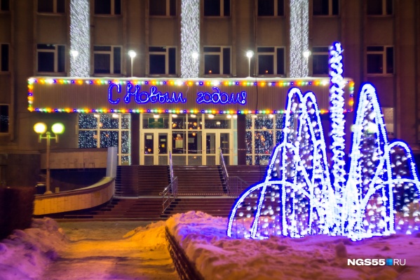 В этом году праздничную иллюминацию придется немного подождать В этом году праздничную иллюминацию придется немного подождать