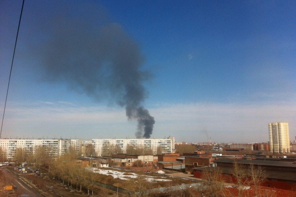 Дым видно за несколько кварталов Дым видно за несколько кварталов 
