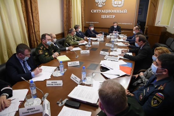 На заседание в областном правительстве все чиновники пришли в масках На заседание в областном правительстве все чиновники пришли в масках