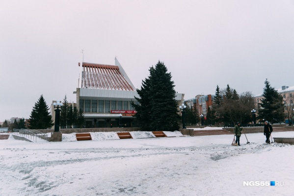 На первый взгляд кажется, что нового на площади не так уж и много На первый взгляд кажется, что нового на площади не так уж и много