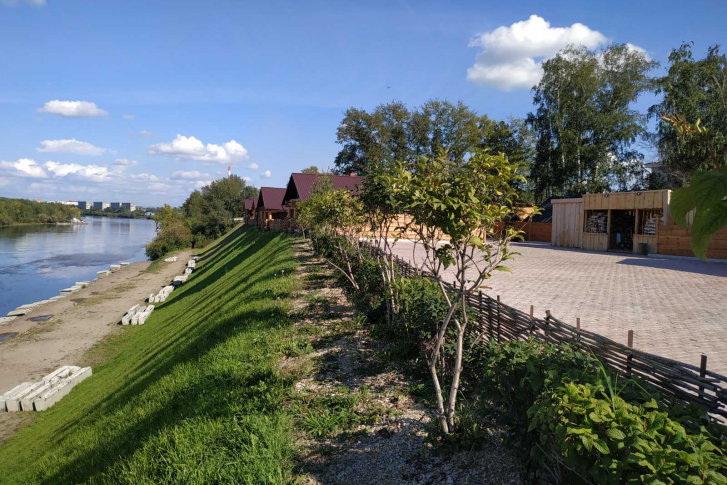 Банный комплекс с видом на реку Банный комплекс с видом на реку