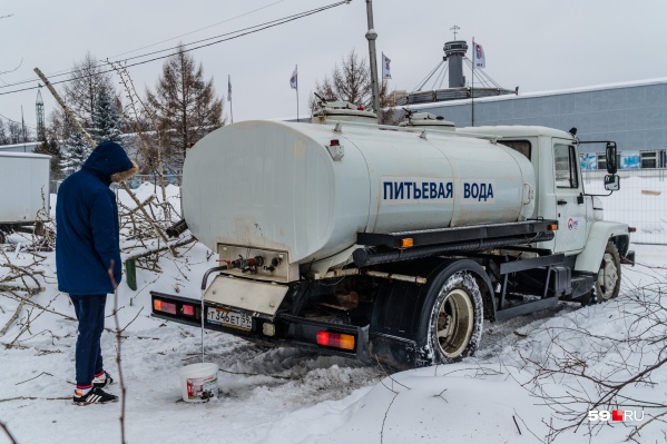 Чтобы узнать, когда и где будет цистерна с водой, необходимо звонить в «Новогор» Чтобы узнать, когда и где будет цистерна с водой, необходимо звонить в «Новогор» 