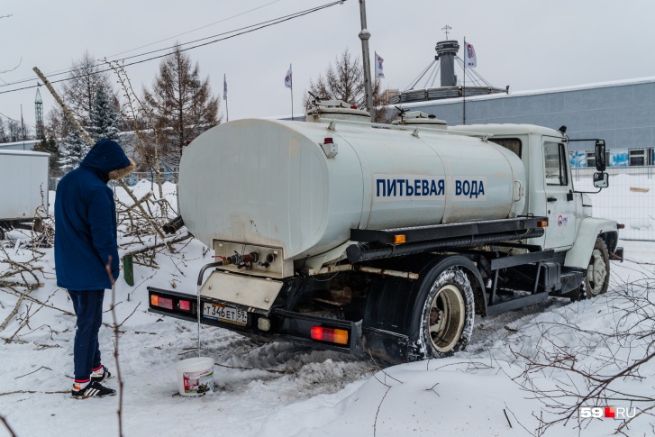 Жители могут сделать заявку на подвоз воды Жители могут сделать заявку на подвоз воды