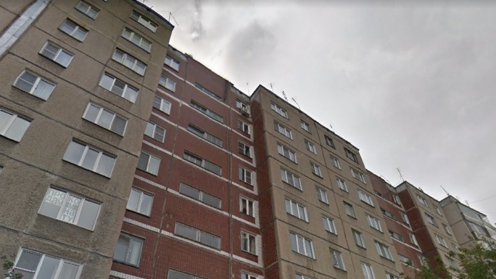 «Очень спокойная и порядочная»: школьница выпала из окна восьмого этажа в Челябинске