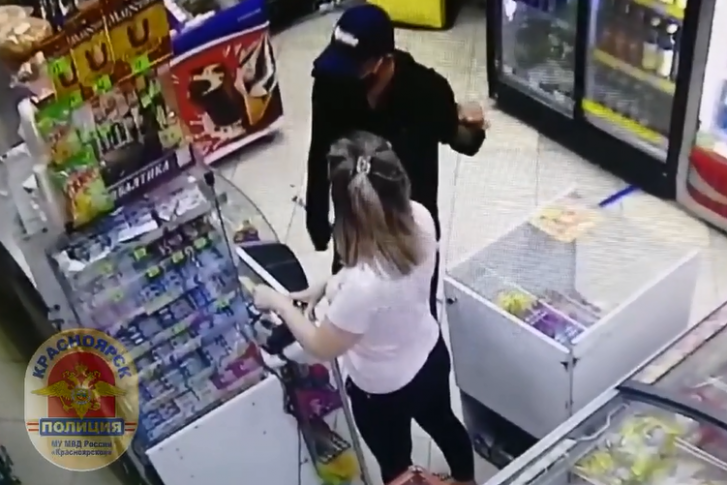 Мужчина зашел в магазин с муляжом гранаты Мужчина зашел в магазин с муляжом гранаты