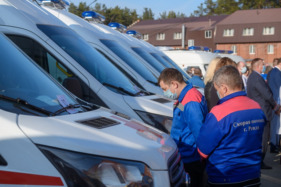 Минздрав закупил 34 машины скорой помощи для областных больниц