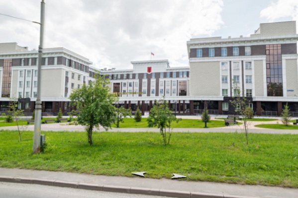 Пост охраны должен быть выставлен на центральном и служебном входах в здание Пост охраны должен быть выставлен на центральном и служебном входах в здание