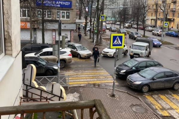 Найдите, что не так на этом перекрестке Найдите, что не так на этом перекрестке 