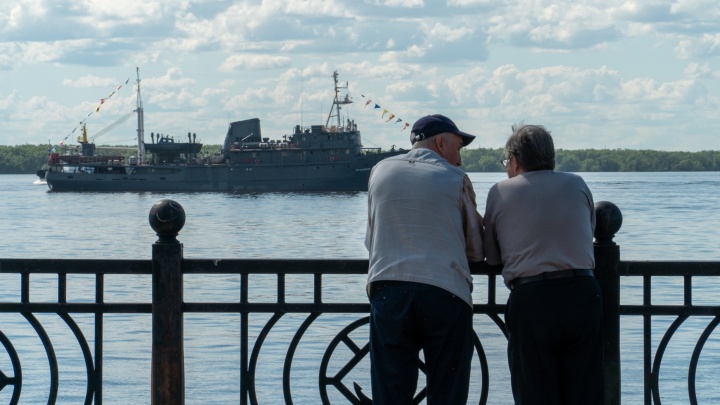 Корабли, моряки и жара: смотрим, как Архангельск празднует День Военно-Морского Флота
