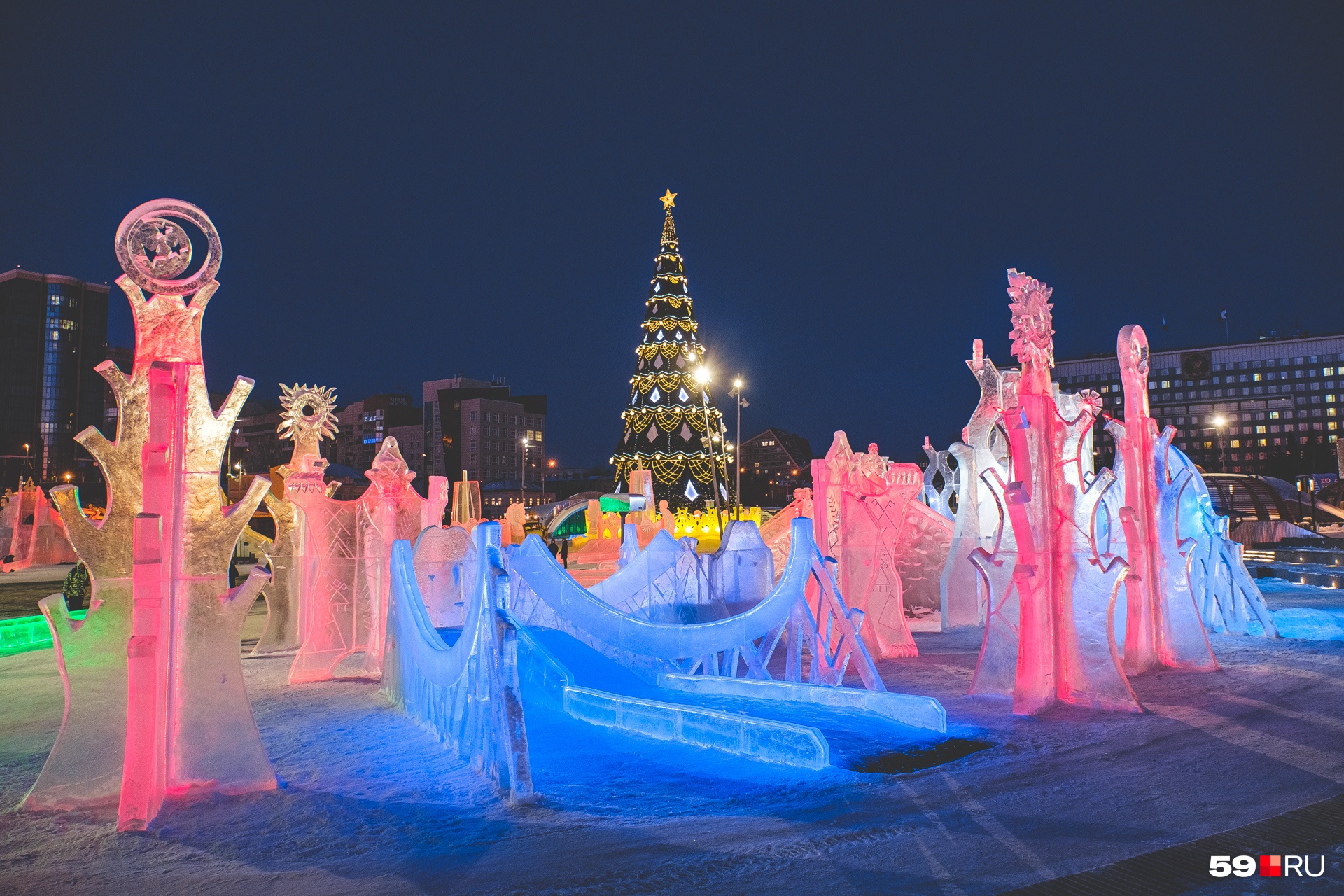 В Перми ищут поставщиков новогодней ели и льда для строительства городка на эспланаде