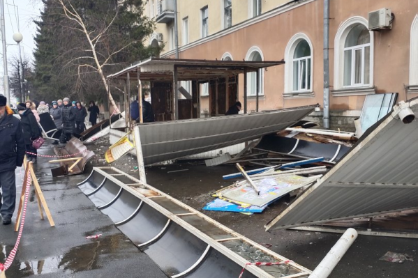 На месте снесённого павильона поставят новую остановку и торговую точку На месте снесённого павильона поставят новую остановку и торговую точку