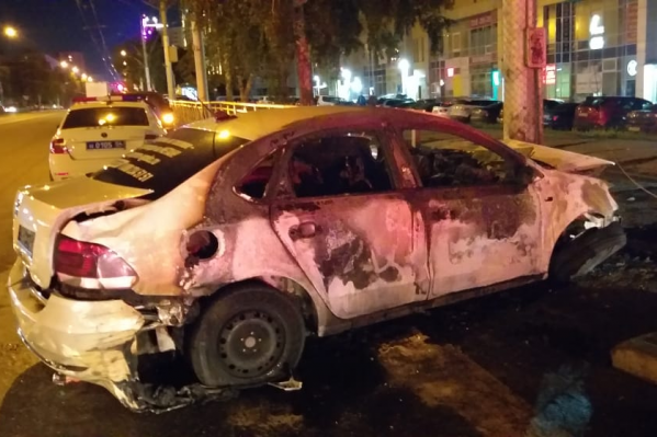 Столкновение двух иномарок, в том числе автомобиля такси, произошло ночью 26 июля Столкновение двух иномарок, в том числе автомобиля такси, произошло ночью 26 июля