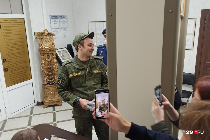Руслан Шаведдинов во время прохода в здание суда<br> Руслан Шаведдинов во время прохода в здание суда<br>