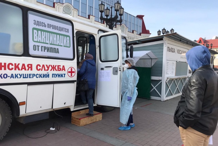 Вот в таких автобусах население Уфы прививают Вот в таких автобусах население Уфы прививают