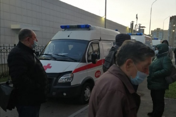 По информации Минздрава, в очереди нет приоритета ни у пациентов скорой помощи, ни у амбулаторных больных По информации Минздрава, в очереди нет приоритета ни у пациентов скорой помощи, ни у амбулаторных больных