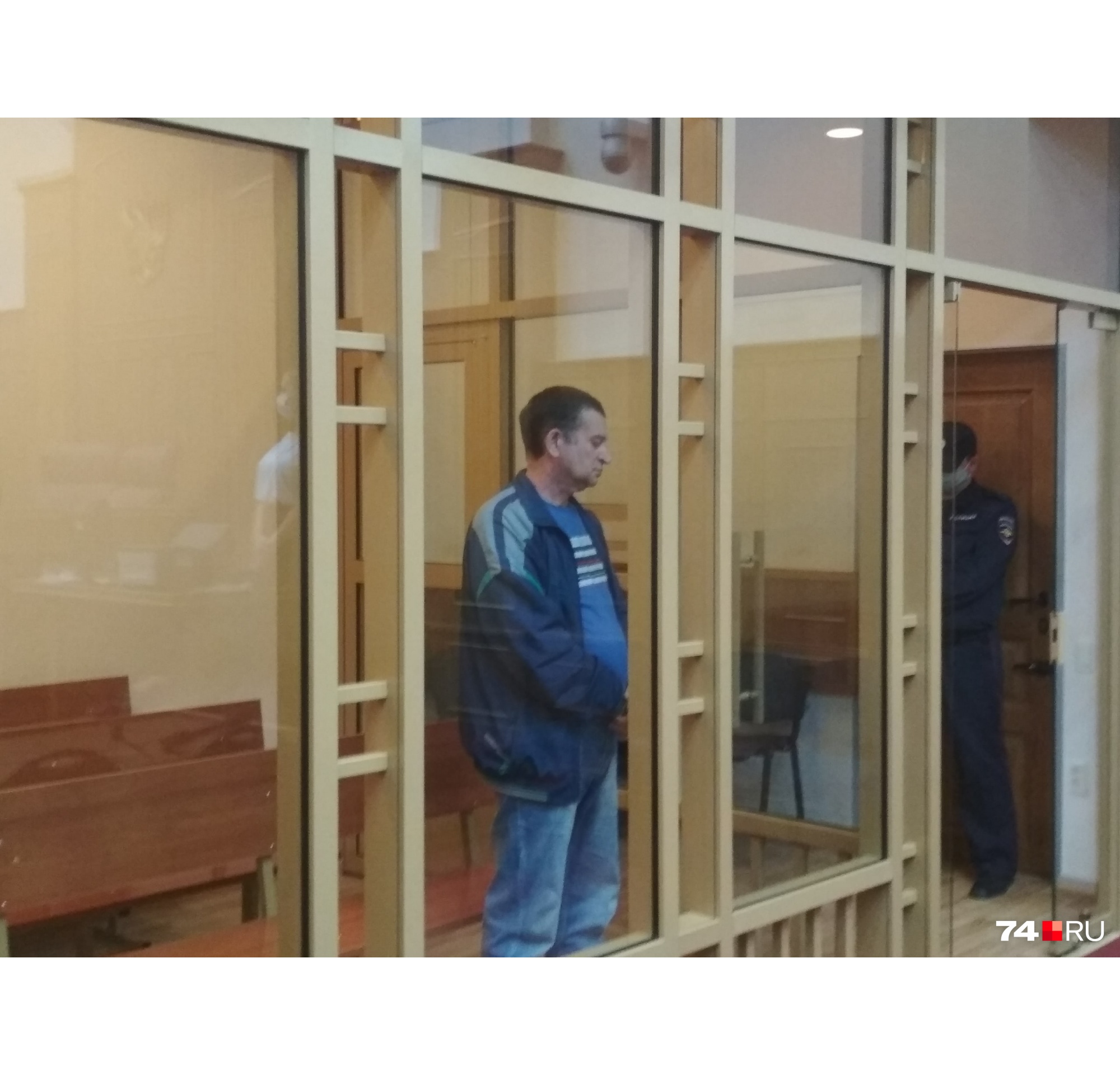 Приговор он выслушал без каких-либо эмоций Приговор он выслушал без каких-либо эмоций