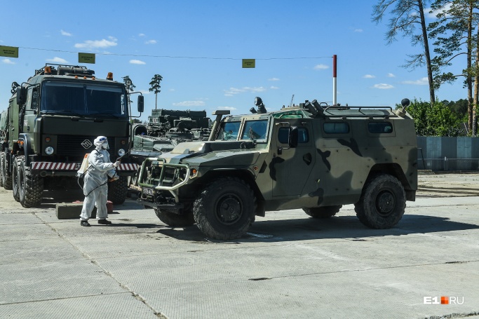Военная техника отмыта и продезинфицирована Военная техника отмыта и продезинфицирована