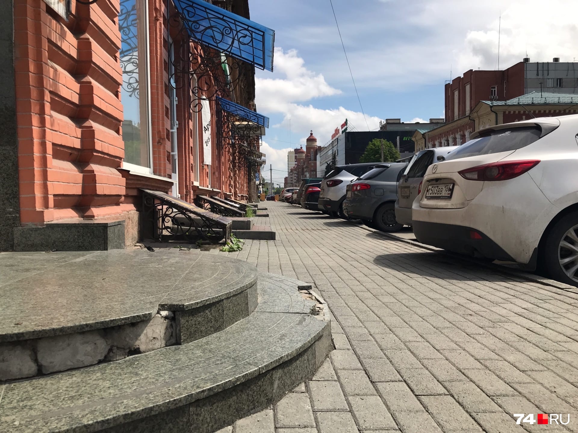 Центр Челябинска сделают пешеходным, расширив тротуары за счёт парковок