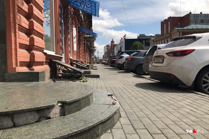 Одной из первых улиц, где расширят тротуар, станет Карла Маркса в районе Кировки Одной из первых улиц, где расширят тротуар, станет Карла Маркса в районе Кировки