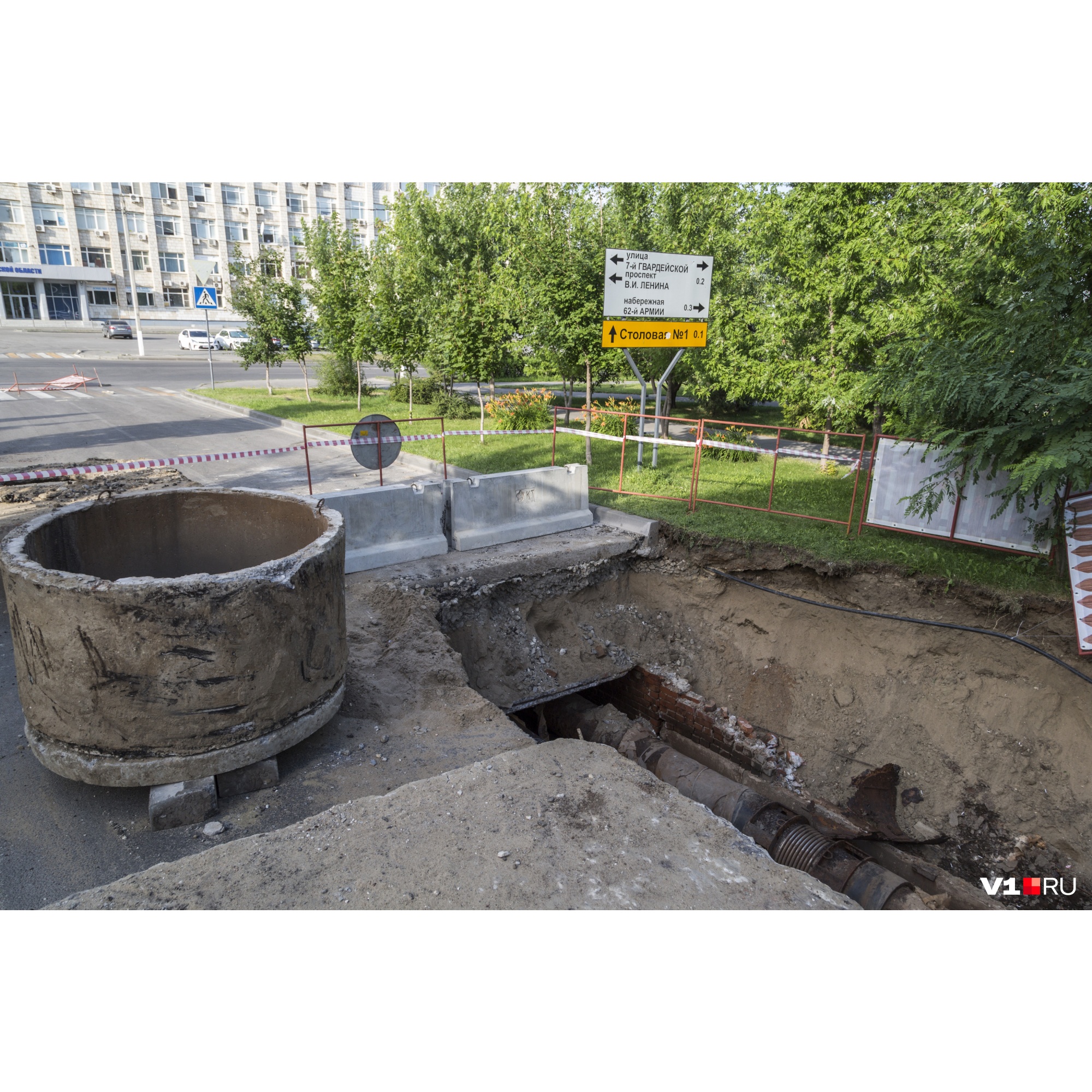 На месте канавы "концессии" обещают положить новый асфальт. Но когда, как и насколько хорошо - не уточняют На месте канавы "концессии" обещают положить новый асфальт. Но когда, как и насколько хорошо - не уточняют