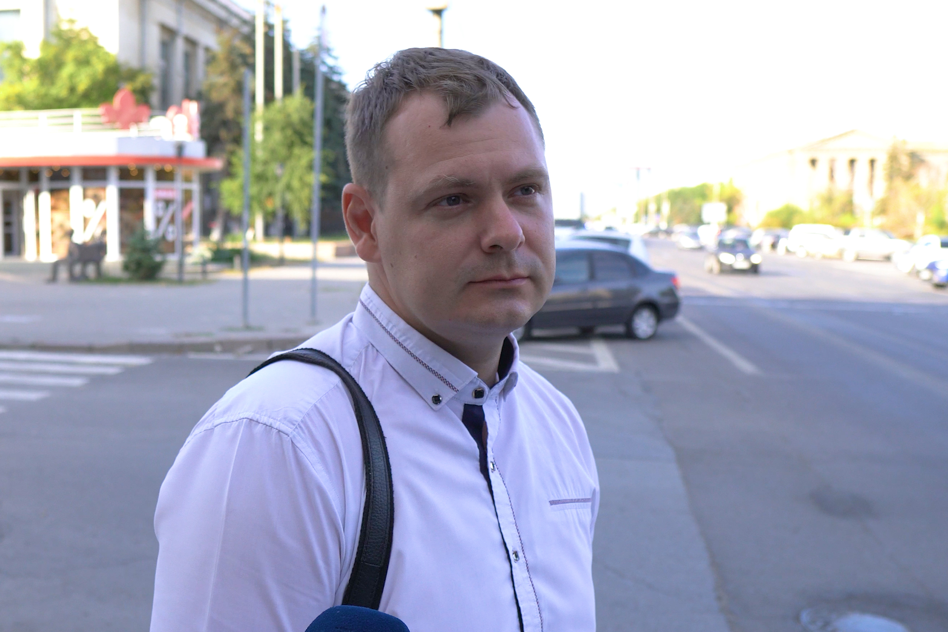 «Он пускай на себя в зеркало посмотрит сам» «Он пускай на себя в зеркало посмотрит сам»