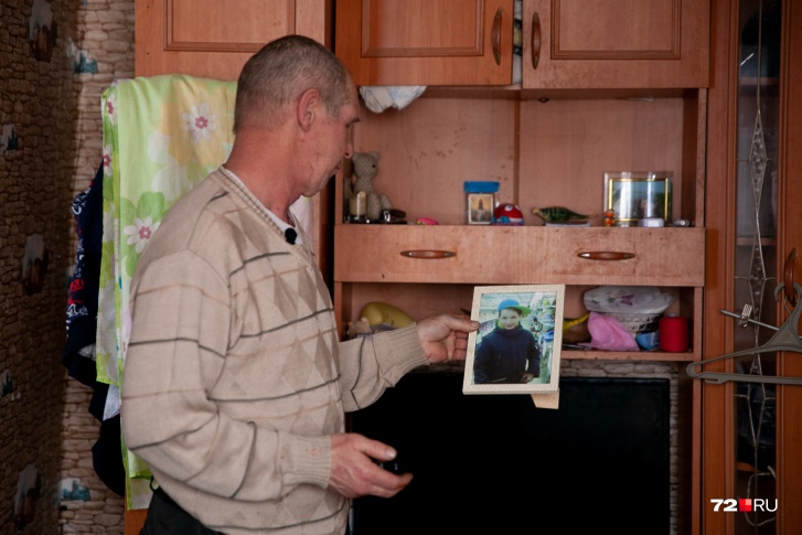 Родители погибшего мальчика продолжают добиваться наказания для виновных в смерти сына Родители погибшего мальчика продолжают добиваться наказания для виновных в смерти сына