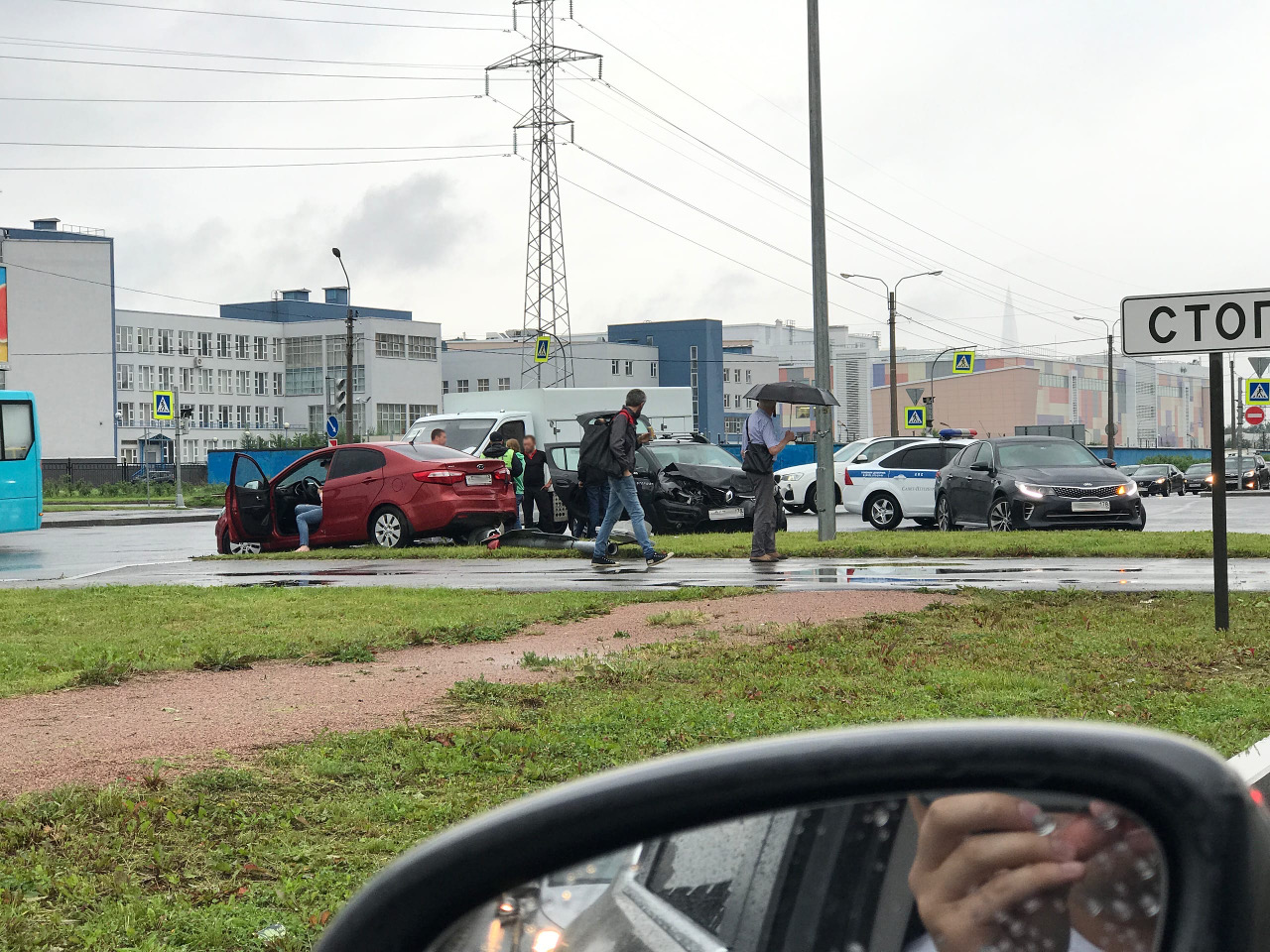 Признавашки дтп и чп спб. ДТП на Октябрьской набережной. Авария на Авиаконструкторов. ДТП на Авиаконструкторов СПБ. ДТП Авиаконструкторов и Шуваловского.