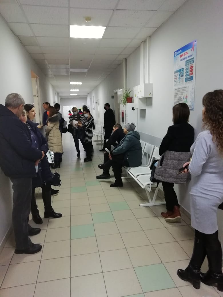 Традиционные очереди в поликлиниках сейчас представляют большую опасность Традиционные очереди в поликлиниках сейчас представляют большую опасность 