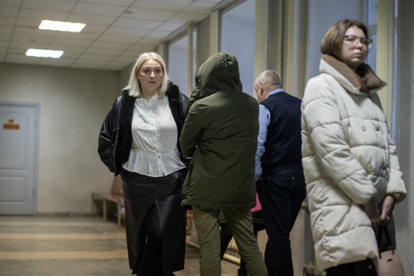 Светлана Брагина (слева) защищает бывшего сотрудника патрульно-постовой службы полиции Вадима Мустафина Светлана Брагина (слева) защищает бывшего сотрудника патрульно-постовой службы полиции Вадима Мустафина