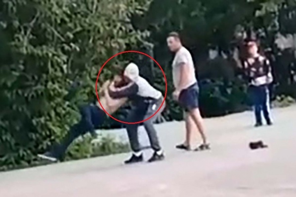 Вадим швырнул оппонента на асфальт, причинив ему смертельные травмы Вадим швырнул оппонента на асфальт, причинив ему смертельные травмы